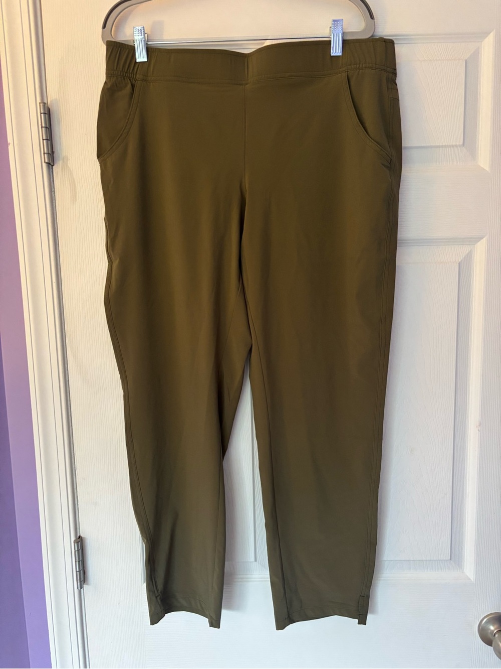 Eddie Bauer Olive Green Pull-On Cropped Pants